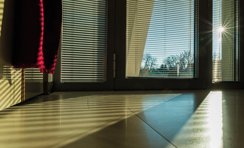 Motorized interior blinds