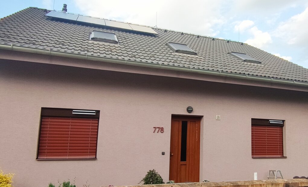 Solar-powered exterior blinds