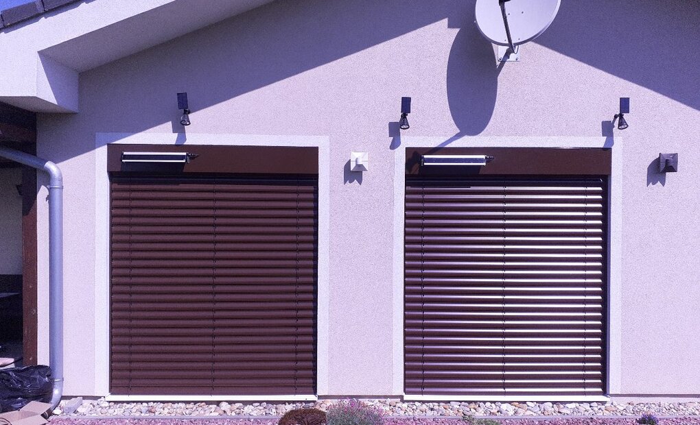 Solar-powered exterior blinds