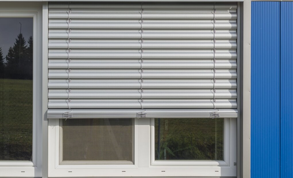 Solar-powered exterior blinds K-system