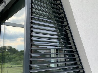 Fixed sun blinds