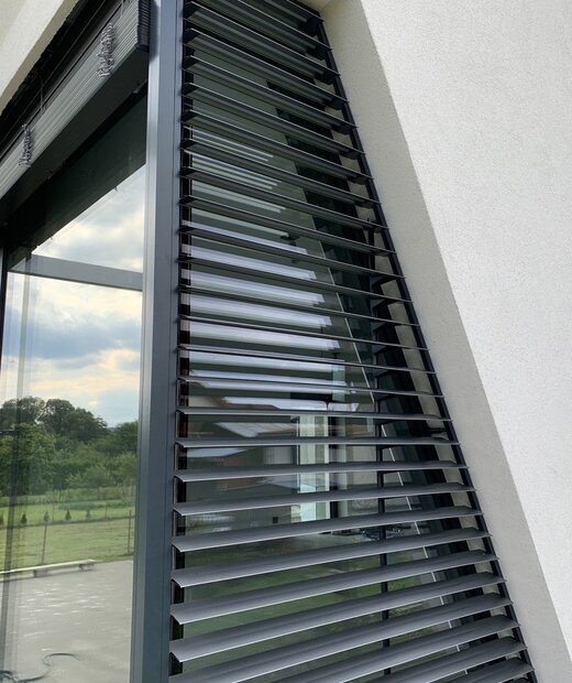 Fixed sun blinds